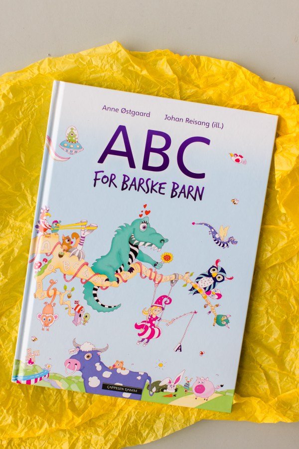 Boken er laget for å skape interesse for bokstaver og ord, og dermed for lesning og litteratur.